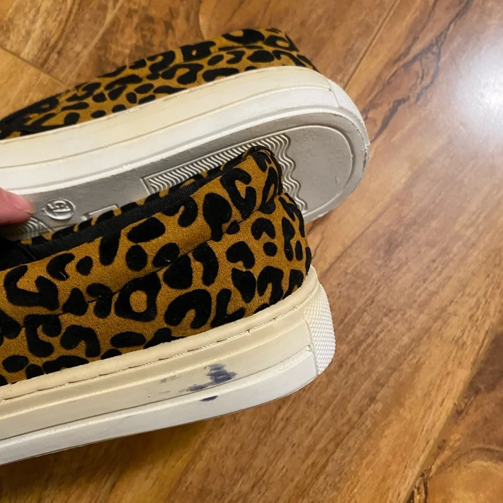 Leopard Print Slip-on Shoes - Picture 8 of 12